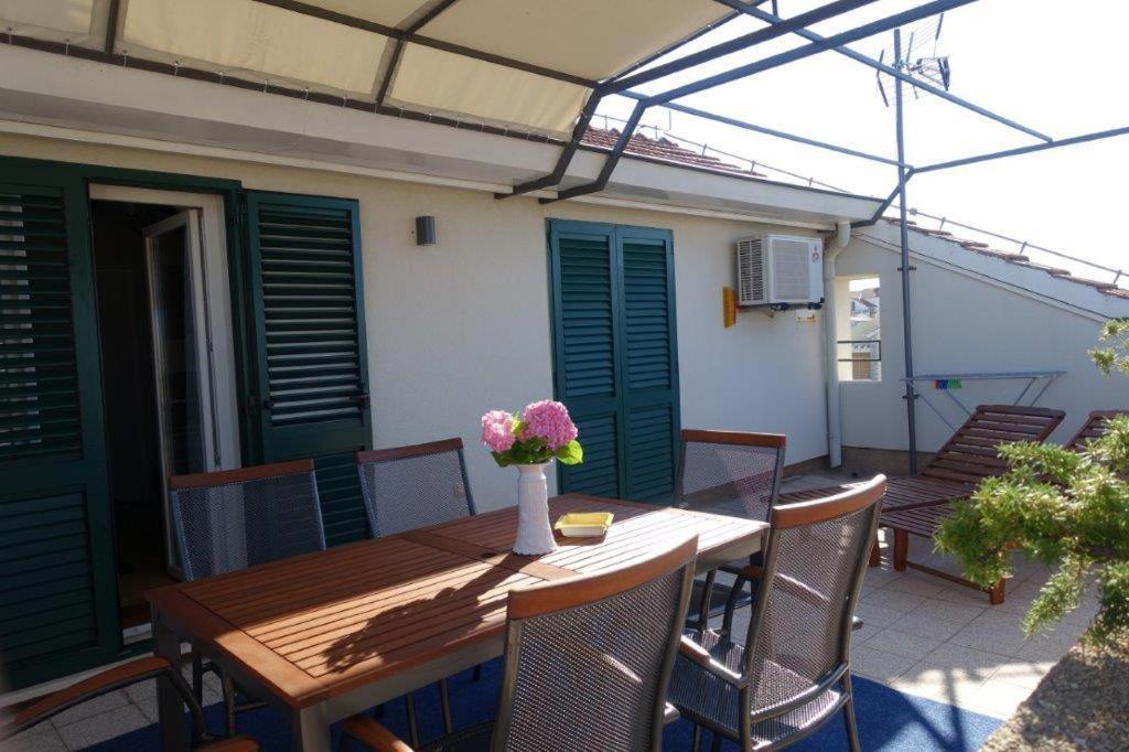 Apartment Tonka Vodice Buitenkant foto